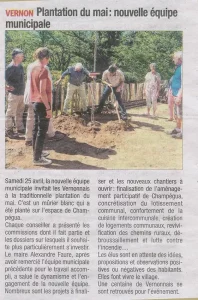 Vernon Ardèche - La Tribune 30-04-26 / Plantation de l'arbre de mai par la nouvelle équipe municipale